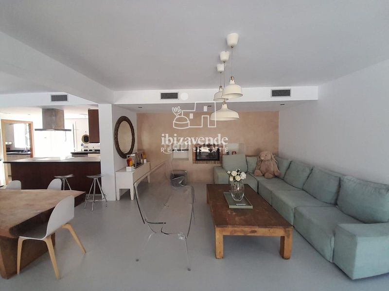 Foto e63f94af-e87a-4b8f-a6b1-c21a411d5cb2. Casa amb calefacció aparcament piscina a Santa Eulària des riu Santa Eulària