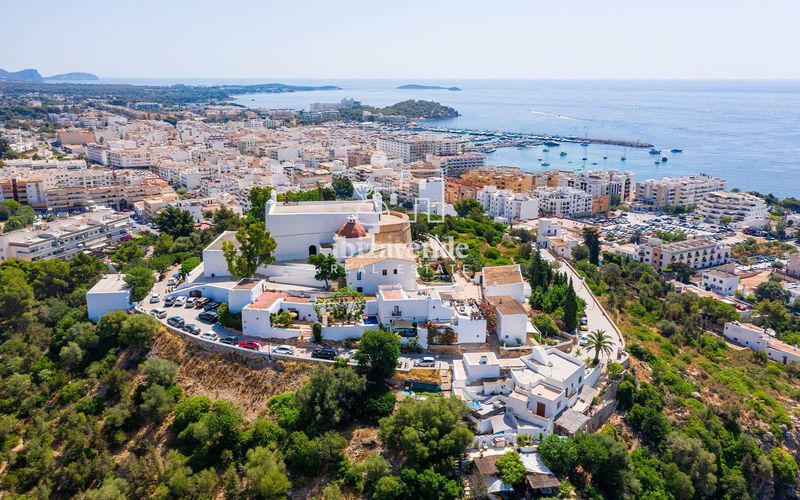 Foto 9dc2fcfa-c4f3-45f0-991c-9197c75d9959. Casa amb piscina a Can Furnet Santa Eulària