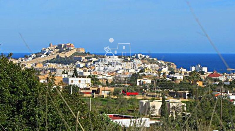 Foto f938bc3d-388f-4376-8769-03cbb074cb5f. Casa amb piscina a Can Furnet Santa Eulària