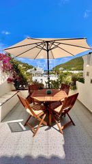 Rent Duplex  Des munt calvari. Precioso dúplex en cala llonga con vistas al mar