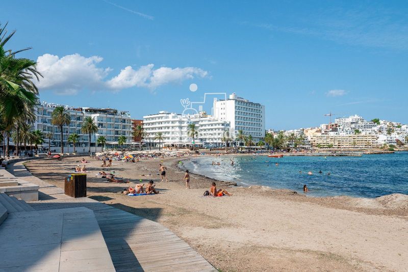 Foto 900ff2e5-dd51-4327-b01c-e4a3a786e2e7. Pis amb calefacció a Ses Figueretes - Platja d'en Bossa - Cas Serres Ibiza