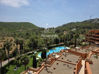 Duplex  Paris. Precioso dúplex con piscina en la urbanización de golf roca llis