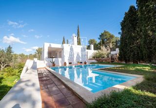 Haus  Santa eulali. Casa exclusiva con privacidad total en campo de golf de roca lli