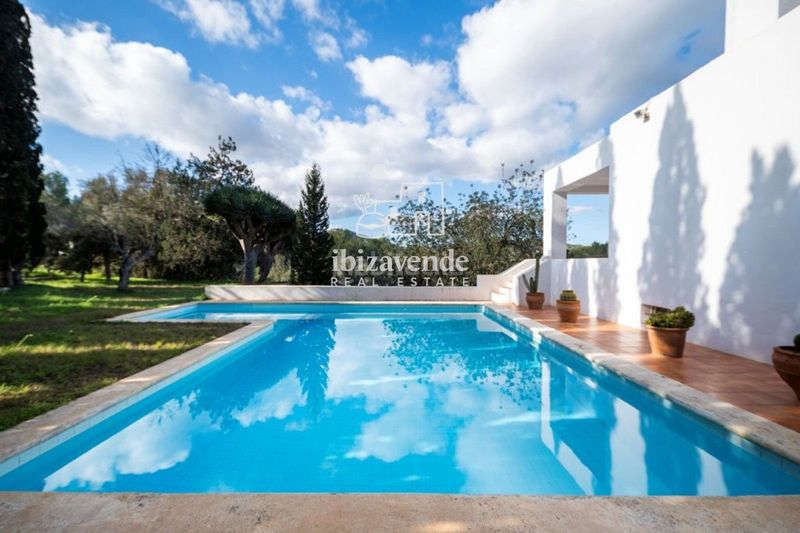 Foto a6faa5e8-46b4-4b8a-9a8e-3920dbb3a8e6. Casa amb piscina a Roca Llisa Santa Eulària