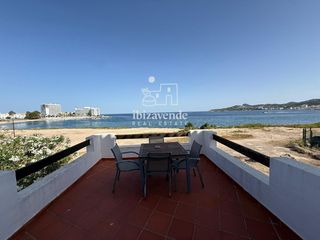 Rent House  De huelva. Vivienda de 4 habitaciones enfrente al mar en cala de bou