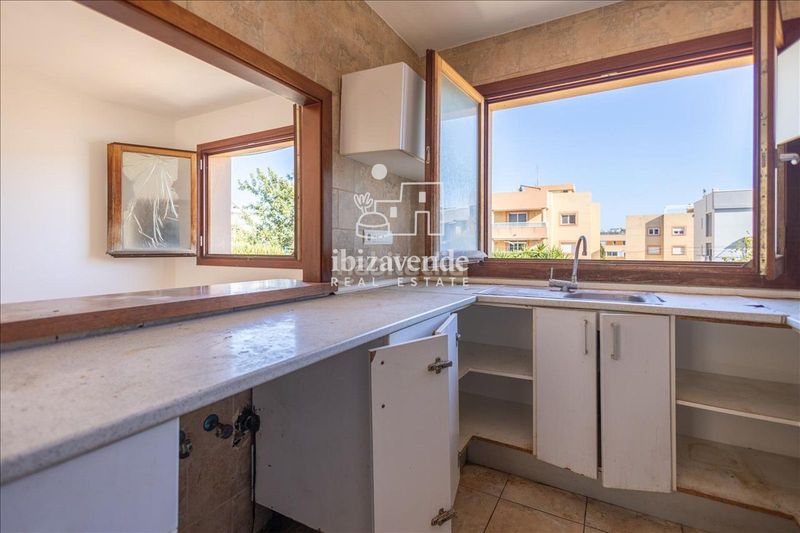 Foto 092678a9-bf48-4755-876c-871445a5d32c. Pis a Ses Figueretes - Platja d'en Bossa - Cas Serres Ibiza