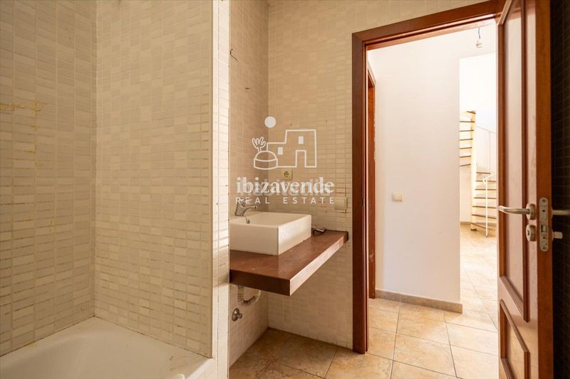 Foto 5ff17093-9179-4f21-a091-278de3a98679. Pis a Ses Figueretes - Platja d'en Bossa - Cas Serres Ibiza