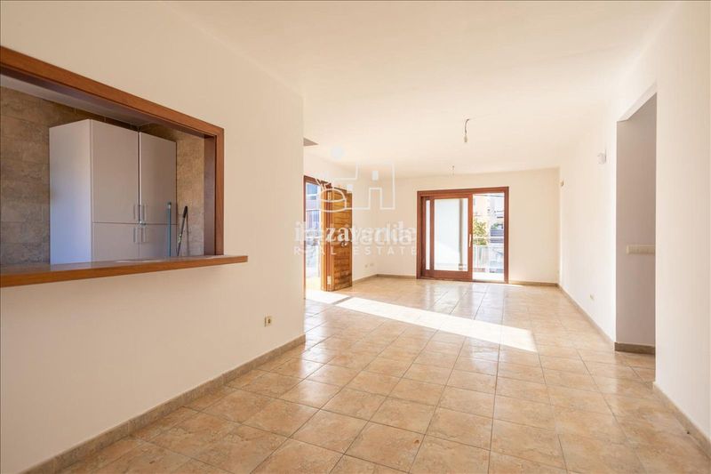 Foto 6a159b61-e690-4071-83ff-fde66aaf0a56. Pis a Ses Figueretes - Platja d'en Bossa - Cas Serres Ibiza