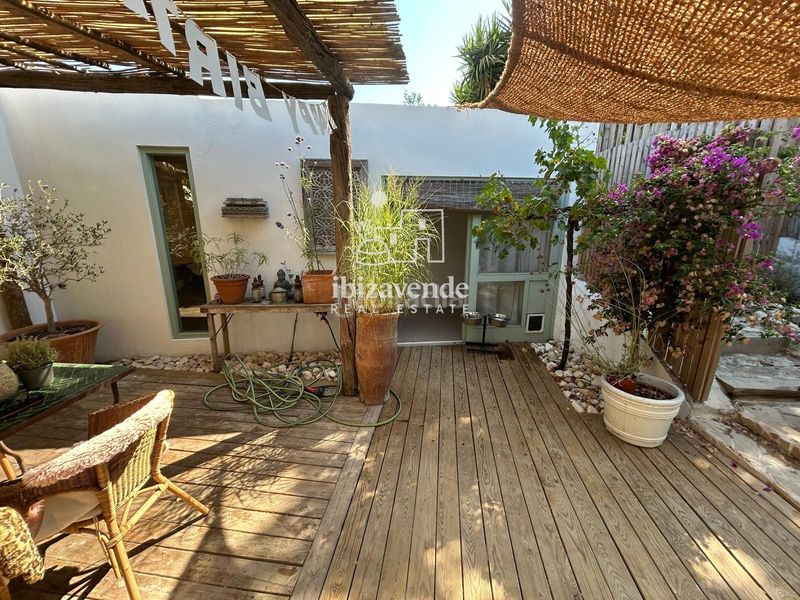 Foto 4b4d7277-e016-48f0-9f0e-f595f34bc1b7. Casa amb piscina a S´Eixample-Can Misses Ibiza