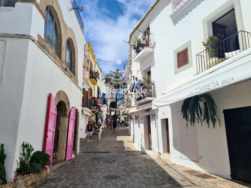 Foto 33ffa3fd-2bfe-4816-bf65-80ca318c8b01. Pis a Dalt Vila-La Marina Ibiza