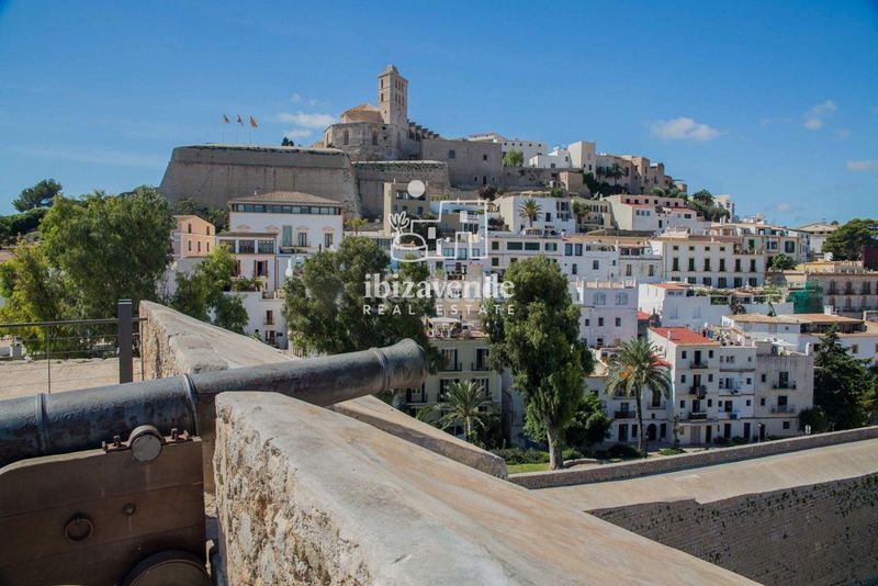 Foto c88123c7-ba95-4532-87e2-b96d10af99e3. Pis a Dalt Vila-La Marina Ibiza