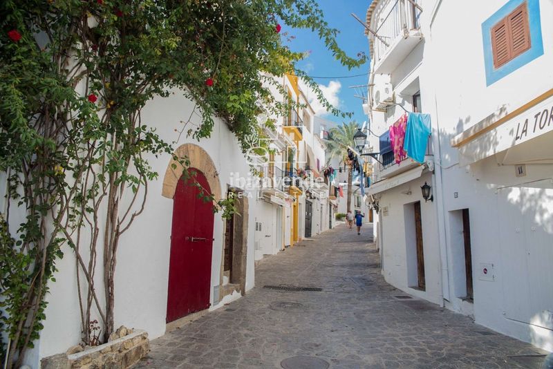 Foto d9946d8f-82ac-4055-901b-c79f7adc2302. Pis a Dalt Vila-La Marina Ibiza