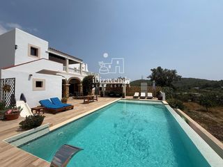Rent House  N/a. Exclusiva casa en es cubells con piscina privada y vistas a la m
