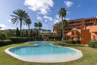 Duplex  Paris. Precioso dúplex con piscina en la urbanización de golf roca llis