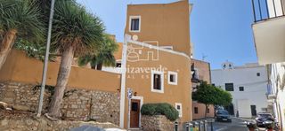 Casa  Sant roman. Casa histórica en dalt vila con vistas al puerto