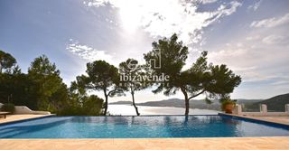 Rent House  Punta grossa g. Villa independiente con piscina infinita y vistas al mar en san