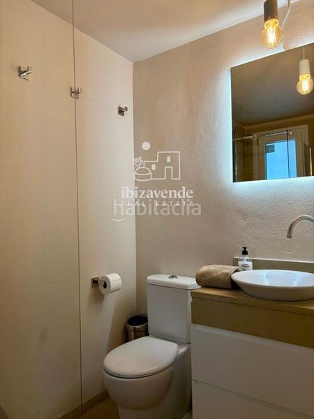 Foto 0bbeb7dd-9c1e-4691-8bd7-46a5b6a69a71. Casa adossada amb aparcament piscina a Santa Eulària des riu Santa Eulària