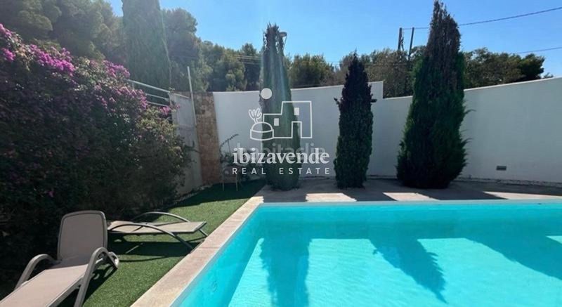 Foto 48761d15-3faf-4ac5-8524-8f625673b0b9. Casa adossada amb aparcament piscina a Santa Eulària des riu Santa Eulària