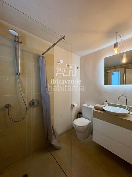 Foto 50bf6307-eeca-4036-93dc-09bd567c96ae. Casa adossada amb aparcament piscina a Santa Eulària des riu Santa Eulària