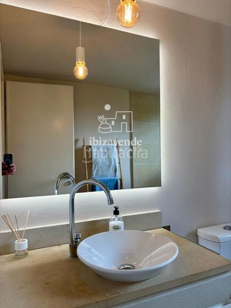 Foto 81ff1f1b-7f17-4c2f-8068-23698ce921ae. Casa adossada amb aparcament piscina a Santa Eulària des riu Santa Eulària