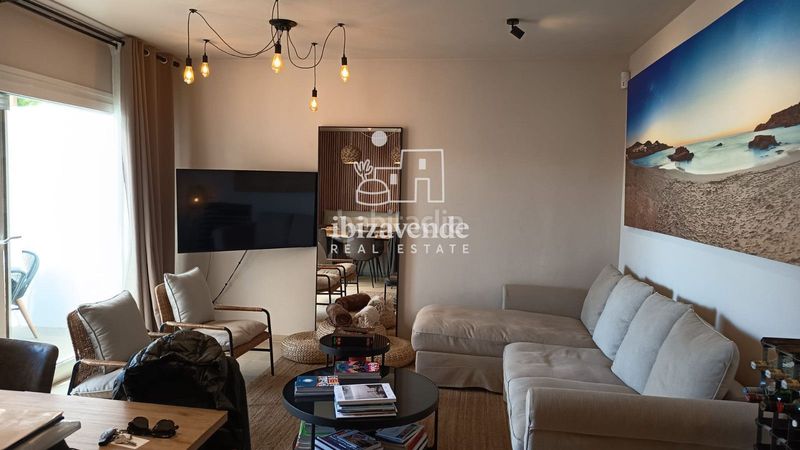 Foto c6e40a9d-e20b-4116-bea6-8c85d02da703. Casa adossada amb aparcament piscina a Santa Eulària des riu Santa Eulària