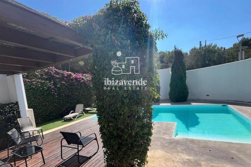 Foto eeaaaa47-6b5e-475d-99fb-c72a118f19c3. Casa adossada amb aparcament piscina a Santa Eulària des riu Santa Eulària