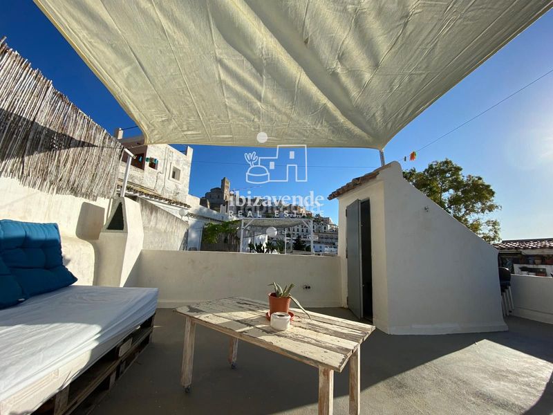 Foto a3c4f2e0-2f28-4241-93ea-aae9cf15d991. Location duplex dans Dalt Vila-La Marina Ibiza