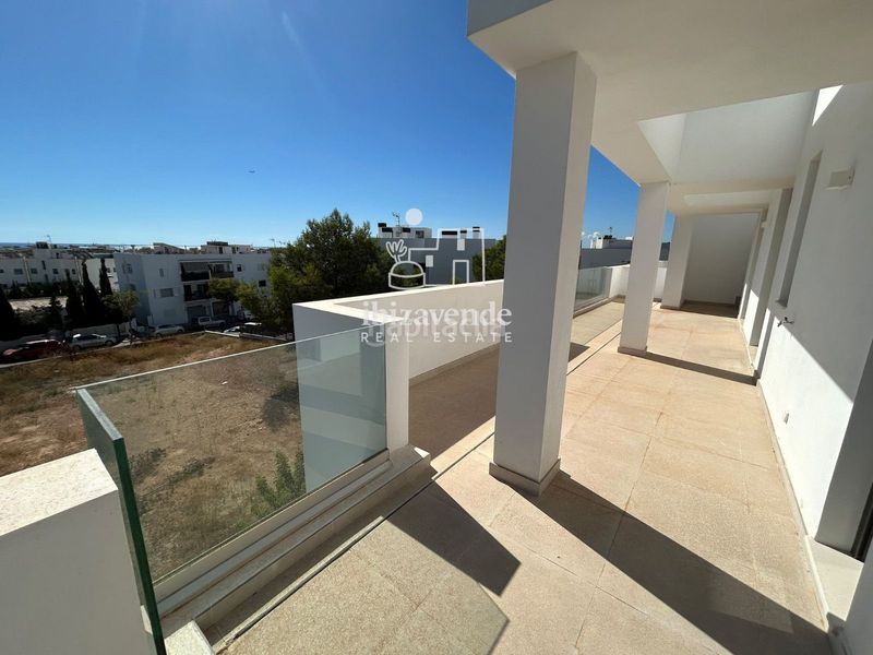 Foto 5fb49718-5572-4b68-a2ce-11f762207712. Alquiler ático espectacular ático con vistas al mar y al casco antiguo en Ibiza