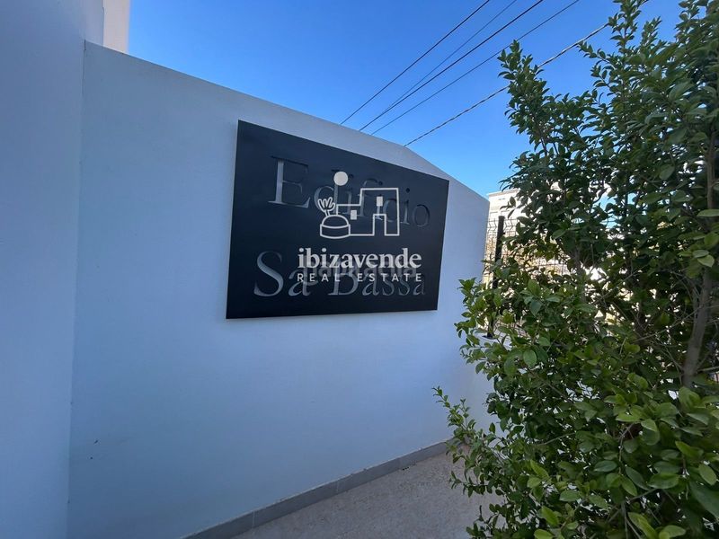 Foto e87fee0d-97f9-4a94-8683-eed26d0e7f25. Alquiler ático espectacular ático con vistas al mar y al casco antiguo en Ibiza