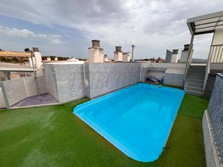 Dúplex a Vilamarxant. Dúplex seminuevo con terraza privada, piscina comunitaria y gara