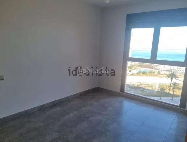 Foto 0b3003e3-89a7-483c-9a25-dac4c2ecc812. Alquiler ático se alquila piso con vistas al mar en Alicante