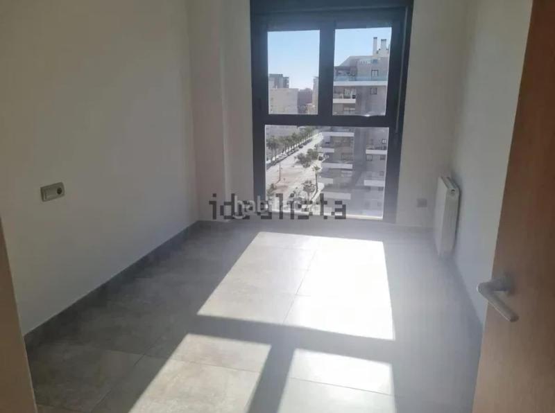 Foto c374de2a-4327-43fd-ae76-1e3a9881ccf4. Alquiler ático se alquila piso con vistas al mar en Alicante