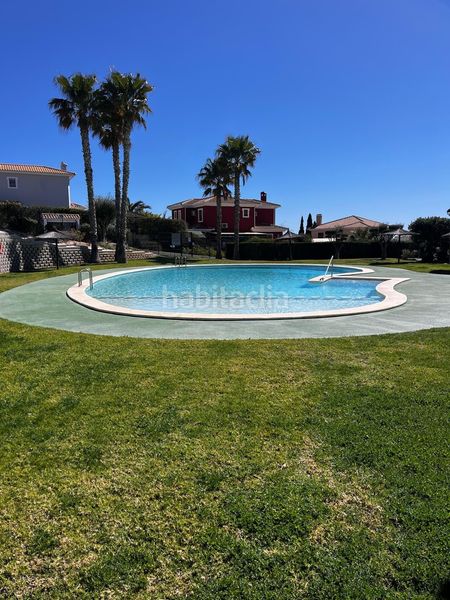 Foto 0edf4caf-69d4-465f-b06b-9dc9f7816901. Casa aparellada amb aparcament piscina a Bonalba-Cotoveta Mutxamel