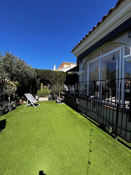 Foto e9aea896-a195-4d84-bc75-df2380ada88a. Casa aparellada amb aparcament piscina a Bonalba-Cotoveta Mutxamel