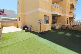 Erdgeschoss en Parque Acutico - Sector 25. Bajo con terraza y 2 dormitorios en aguas nuevas