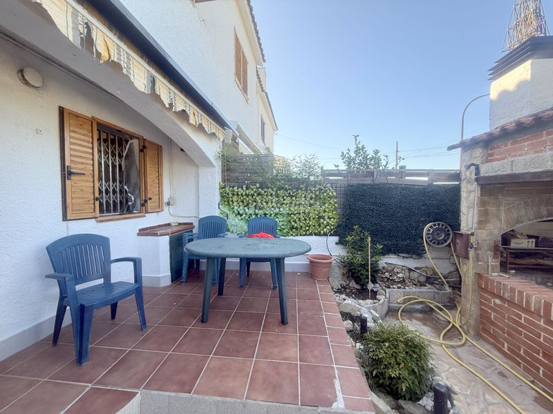 Foto b9a5db6d-f38a-4f34-a8aa-c8df687c6aa5. Casa adosada acogedor chalet adosado - ¡a solo 400m de la playa! en Creixell