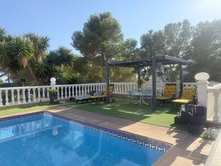 Xalet  Carrer venus. Dos viviendas con piscina  en mas borrás, el vendrell