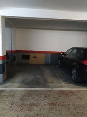 Aparcament cotxe a Carrer de Vèlia 8