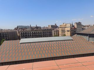 Location Attique  Carrer comercial. Sol y luz natural