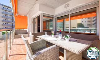 Apartment  Del cap blanc. Venta apartamento 63 m2 en roses santa margarida a 1200 metros d