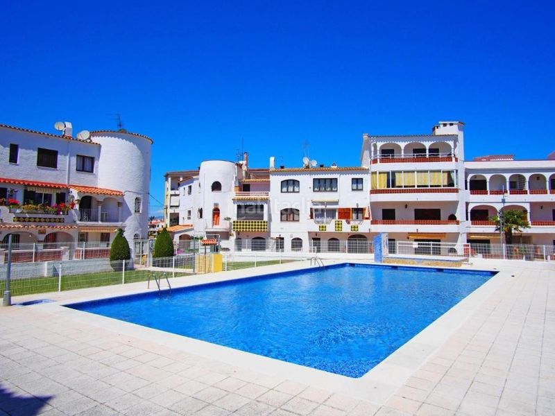 Foto 49dedbd5-50f2-44f4-8b4c-1b0c60e0e34b. Apartament amb aparcament piscina a Moxó - Sant Mori Empuriabrava
