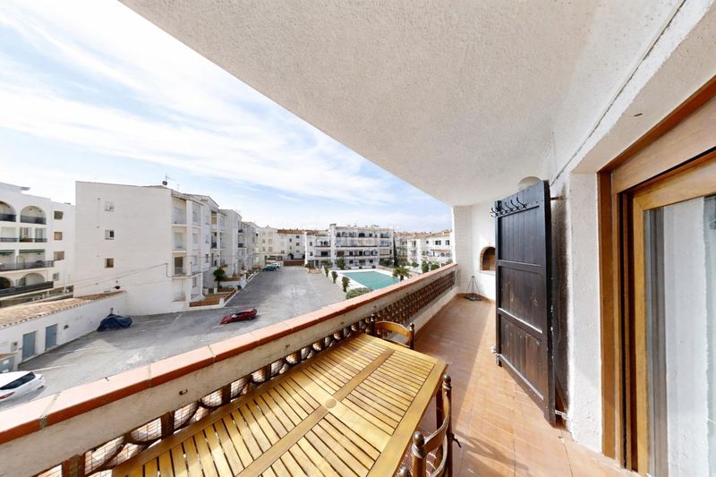 Foto bafa8a2f-0c66-41b3-9e4f-86c9294139aa. Apartament amb aparcament piscina a Moxó - Sant Mori Empuriabrava