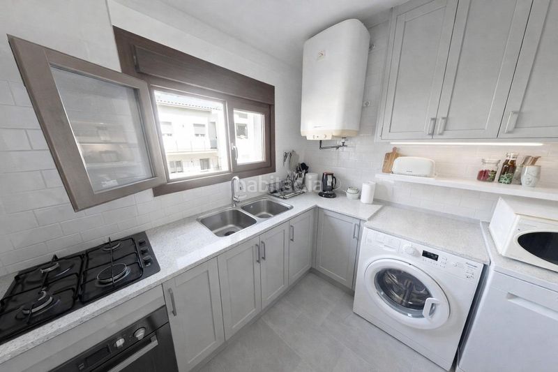 Foto f09e3489-96d6-43ff-9091-ec43b0db9040. Apartament amb aparcament piscina a Moxó - Sant Mori Empuriabrava
