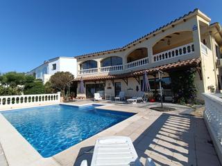 Chalet  D'andalusia. Exclusiva villa con vistas al mar en mas fumats  roses