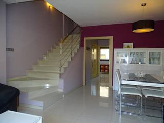 Casa aparellada  N/a. Se vende casa totalmente reformada en gandesa de 196 m2 de super
