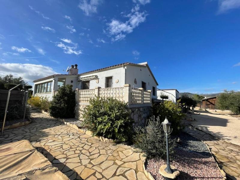 Foto dd9a48e8-efe8-447e-9101-48c0b6c43775. Chalet  en venta en Camarles