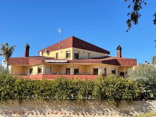 House  N/a. Chalet unifamiliar con vistas al mar