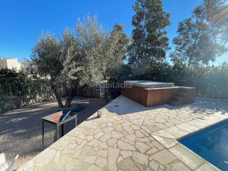 Foto f3fecdce-3d56-4416-9be5-3f55969c3be2. Casa chalet unifamiliar con vistas al mar en Ampolla (L´)