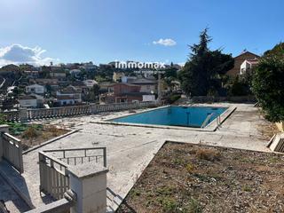 Propriété à Piscines 24. Santa eulalia de ronçana solar en venta