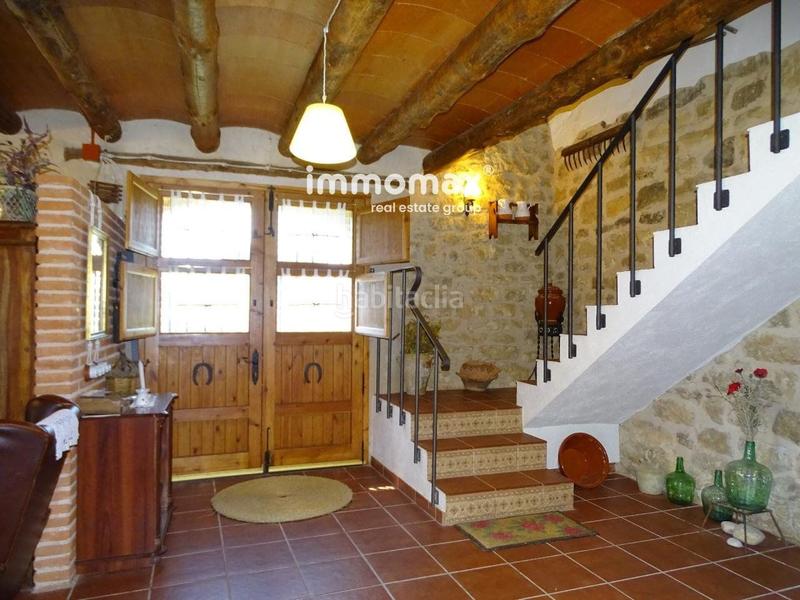 Foto 0fb93f6b-4849-426d-a4ef-859cf9f96fdb. Chalet masia en venta totalmente reformada en Bot